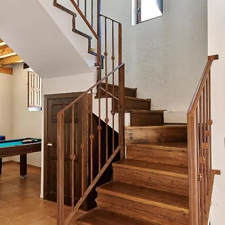 Hestia Vut * Ayllón